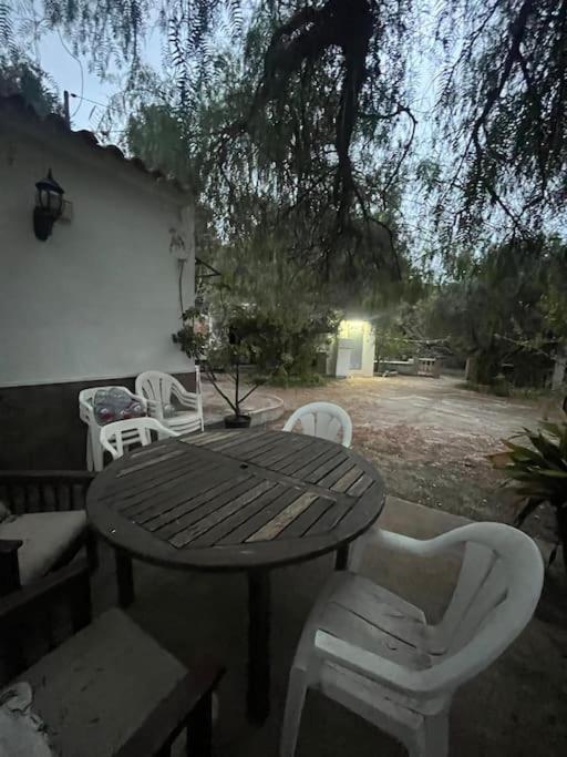 Farmhouse Surrounded By Centenary Olive Trees Olias Bagian luar foto